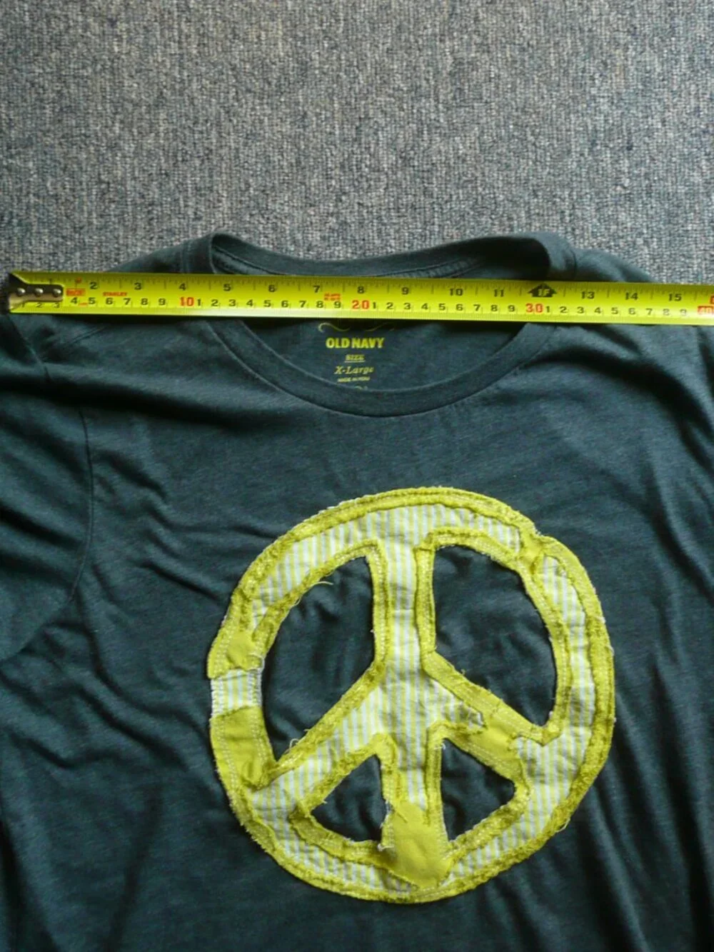 Old Navy Girls Embroidered Yellow Peace Sign on a Gray Graphic Tshirt size XL